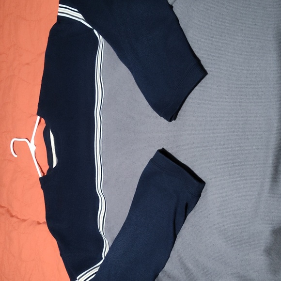 Sweaters - Picture 9 of 9